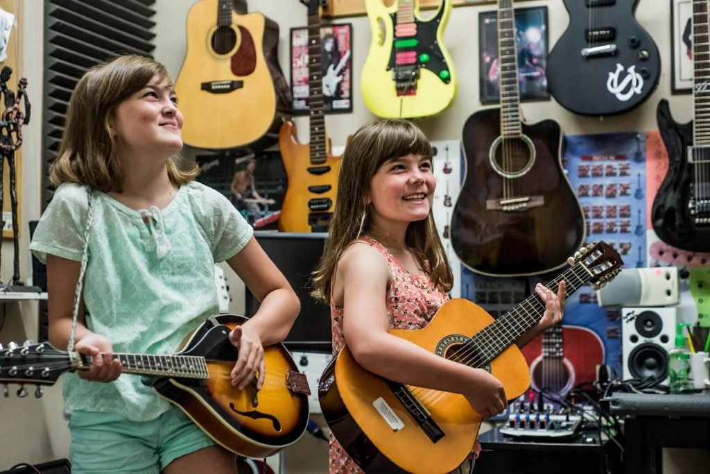 9 Benefits of Online Guitar Lessons for Kids